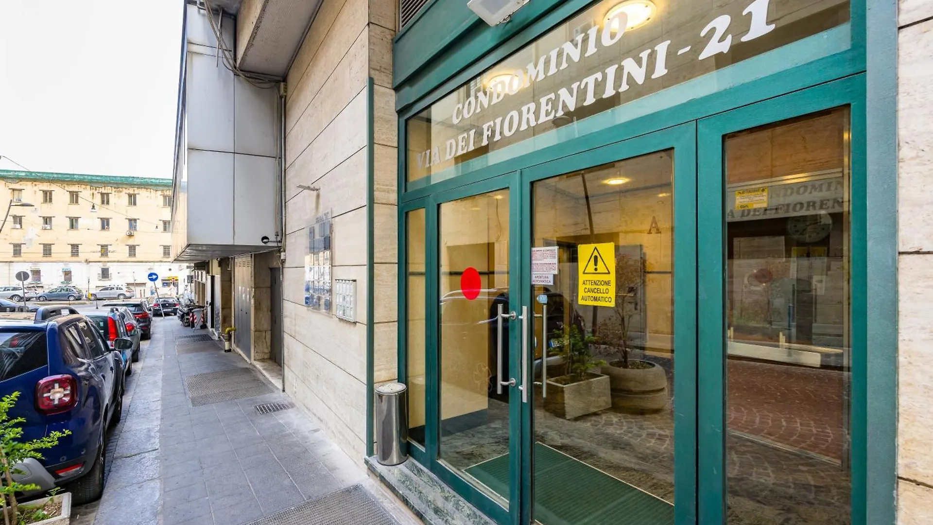 At Twenty-One - New Apt Exclusive Panoramic Views! Napoli