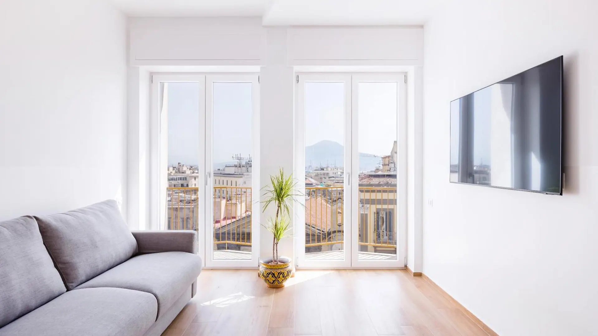 Apartment At Twenty-One - New Apt Exclusive Panoramic Views! Naples